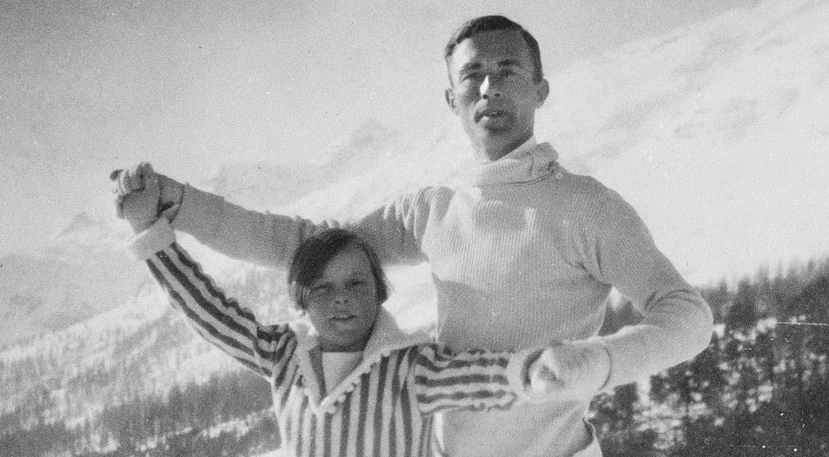 11-åriga Sonje Henie och Gillis Grafström vid OS i Chamonix 1924.  Henie vann sen OS-guld  1928, 1932 och 1936. Grafström var sjufaldig världsmästare, vann OS-guld 1920, 1924, and 1928.