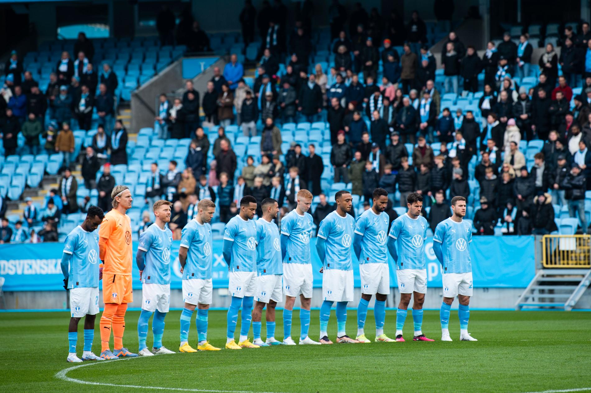 Malmö FF höll tyst minut efter att en 13-årig pojke avlidit i samband med en match.  