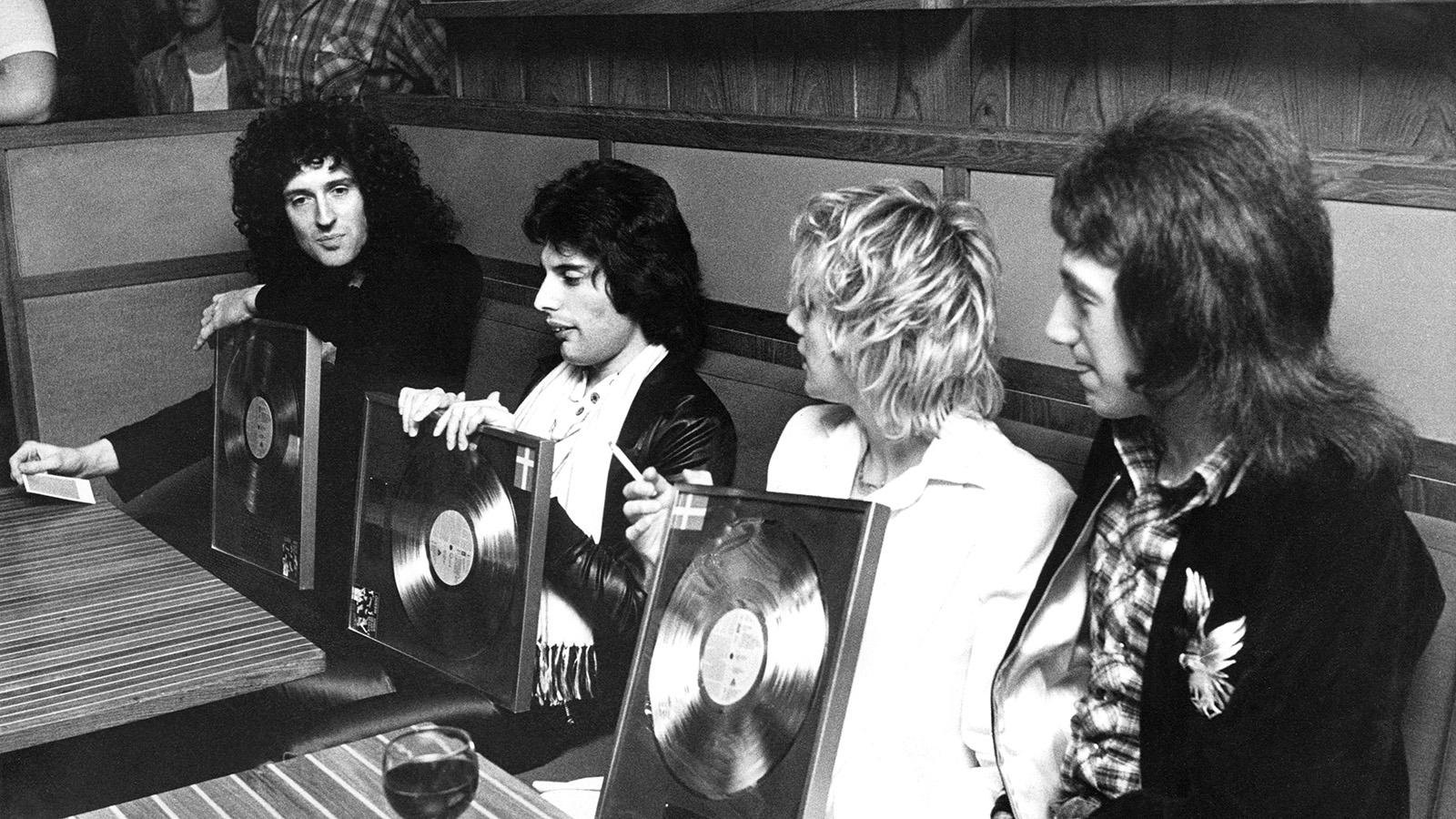 Queen 1977. Brian May, Freddie Mercury, Roger Taylor och John Deacon.
