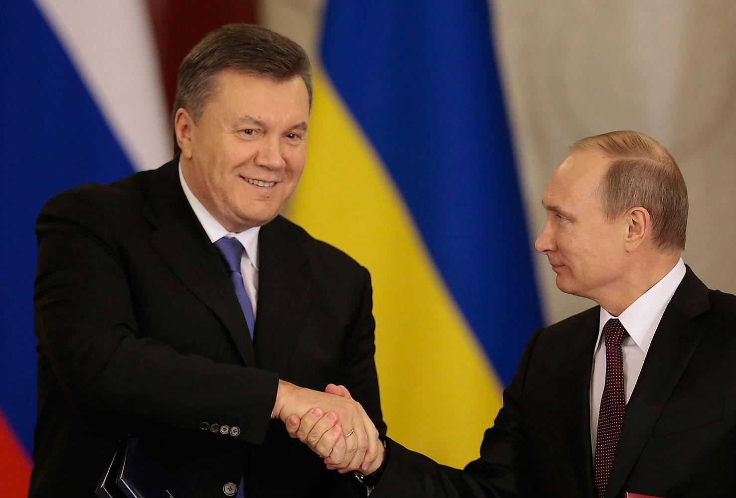 Måste lossa greppet  Ukrainas före detta president Viktor Janokovytj och Vladimir Putin stod varandra nära. Nu måste Rysslands president acceptera att Ukraina är en suverän stat som det inte bara är att invadera.