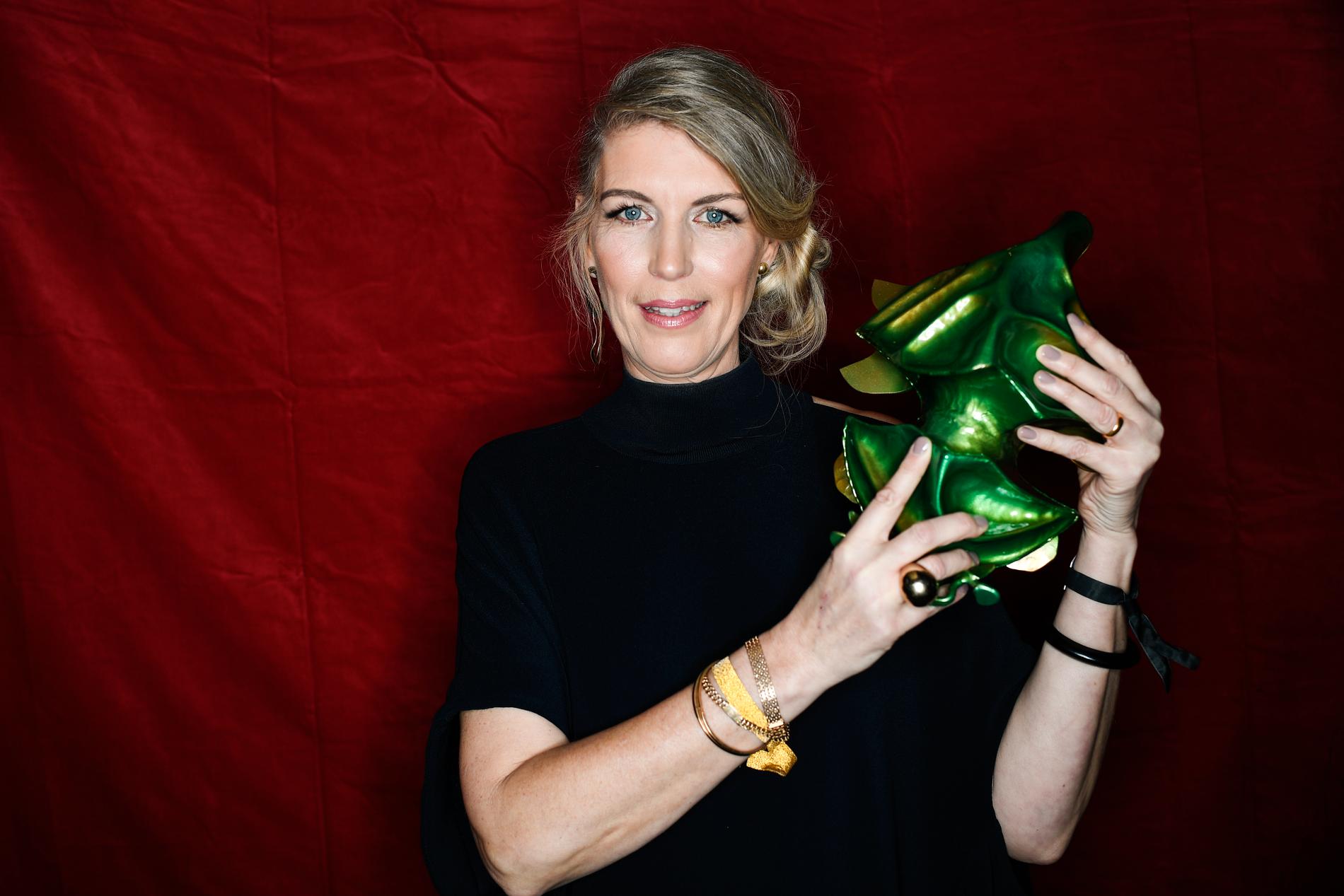 Ulrika von Vegesack tilldelas priset för bästa scenografi för sitt arbete med ”Ted – för kärlekens skull”.