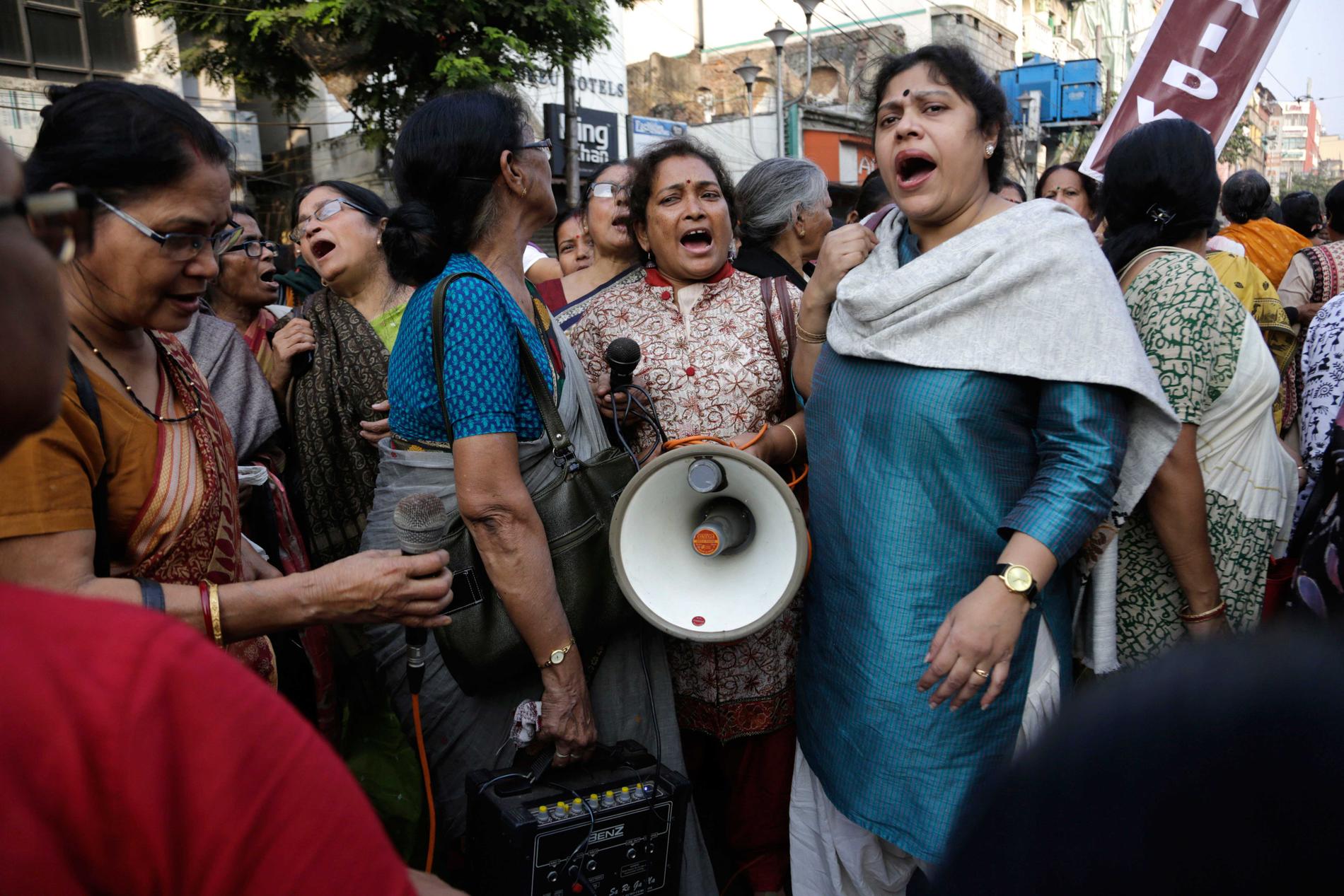 Kvinnliga aktivister deltog den 29 januari 2016 i en demonstration för strängare straff i för de män som misstänks för att ha våldtagit och mördat en 20-årig kvinna i närheten av Calcutta i Indien i juni 2013.