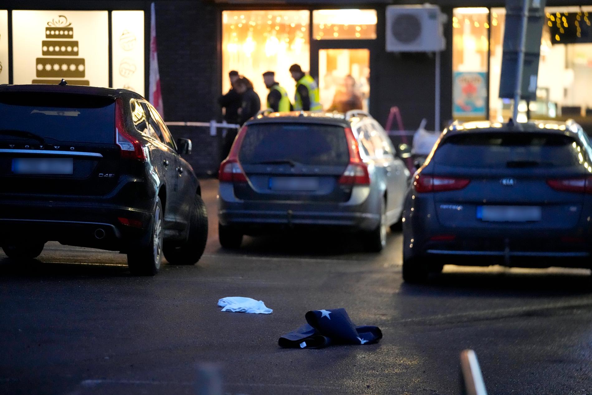 Stort polispådrag utanför frisörsalongen i Göteborg.