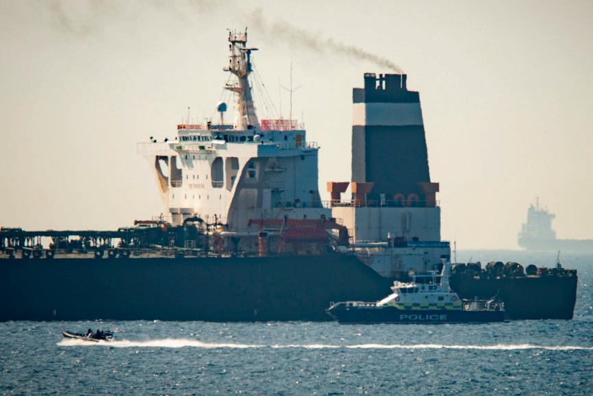 Iranska oljetankern Grace 1 för ankar vid det brittiska territoriet Gibraltar.
