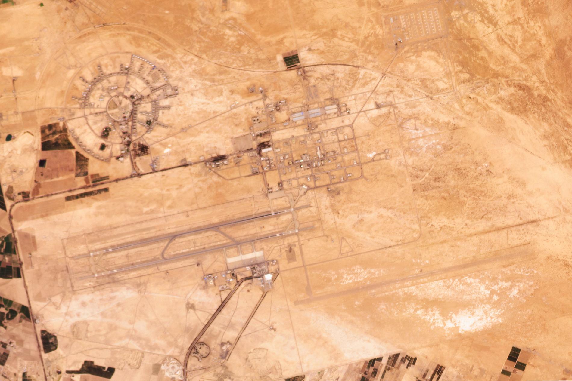 Satellitbild som visar den attackerade flygbasen i Isfahan.