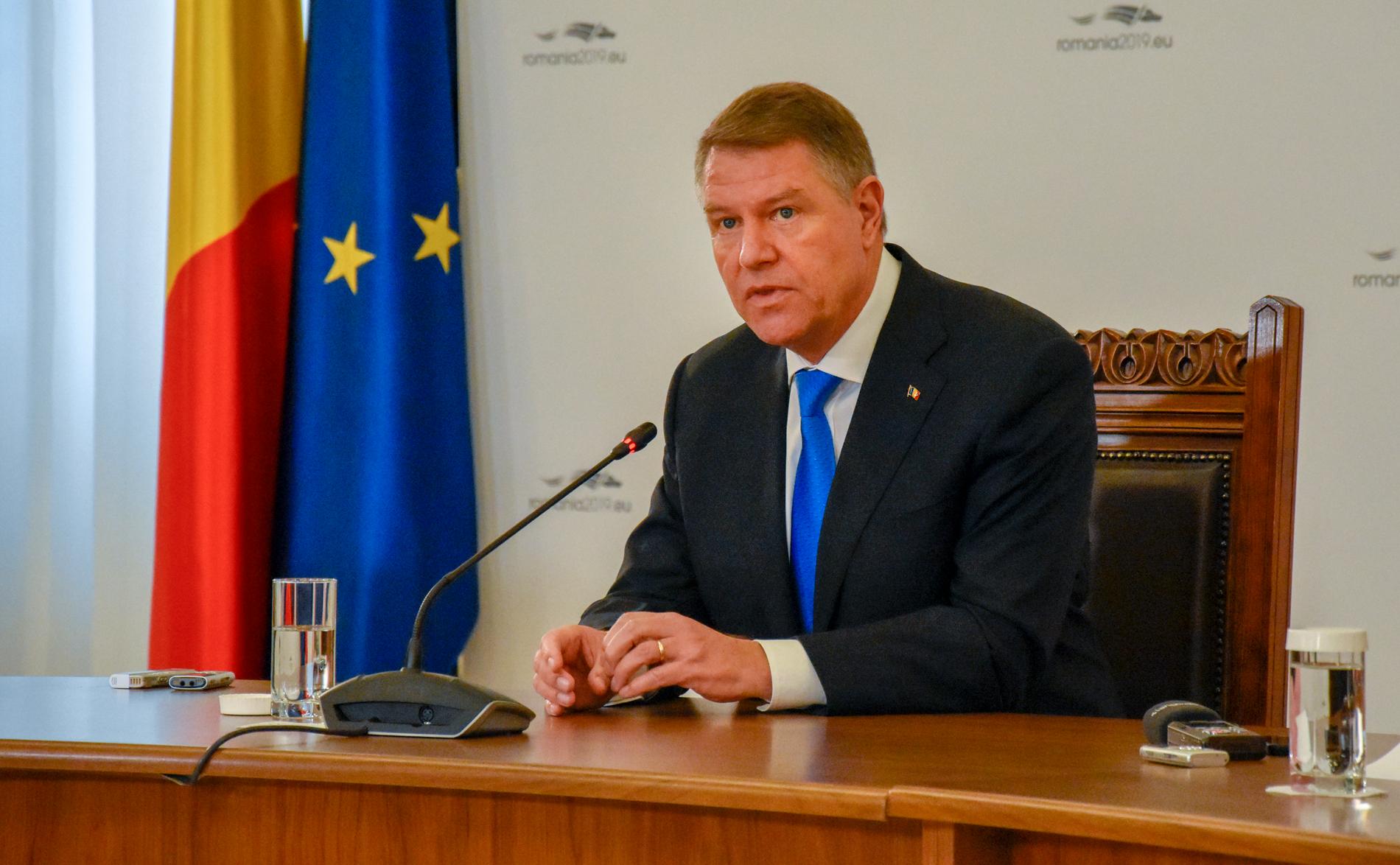 Rumäniens konservative president Klaus Iohannis hoppas att landets vänsterregering inte ska gå vidare med planer på en amnesti för korruptionsdömda politiker.