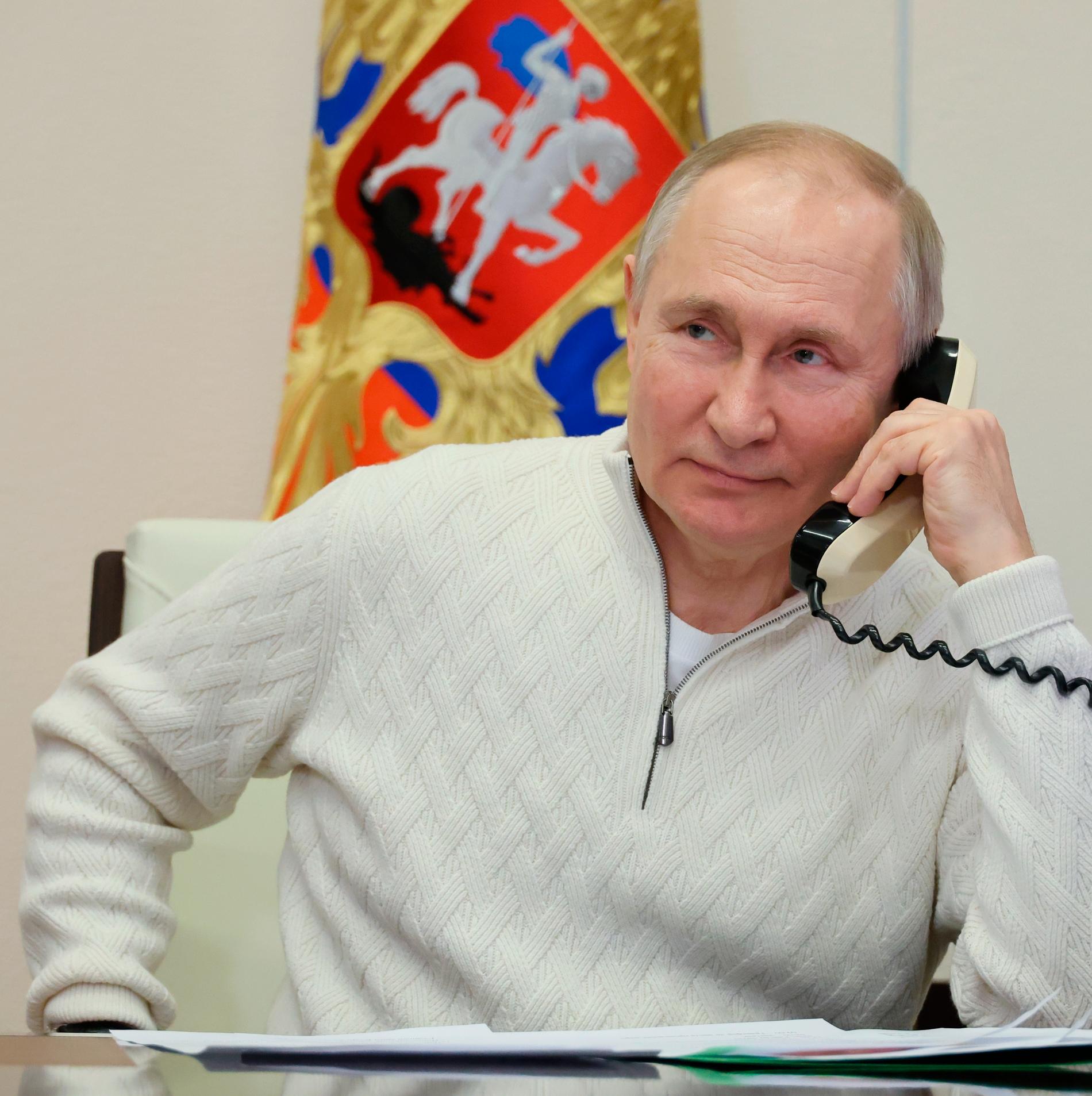 President Putin i telefon från Novo-Ogaryovo-residenset utanför Moskva tidigare idag.
