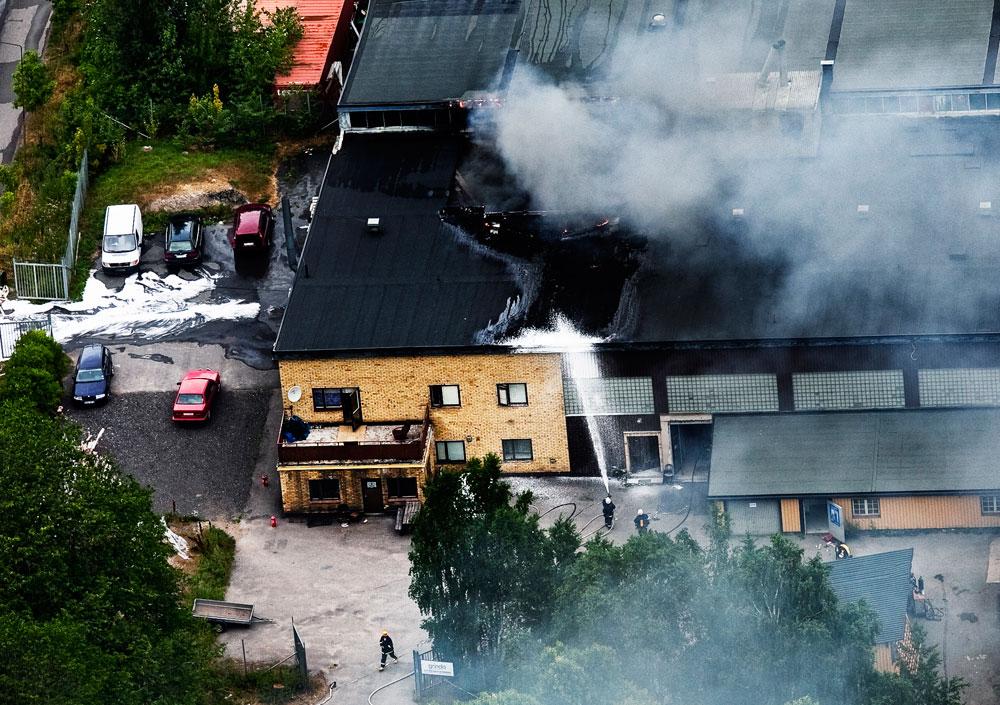 17 företag var inhysta i industrifastigheten i Tungelsta där en storbrand utbröt på fredagen.
