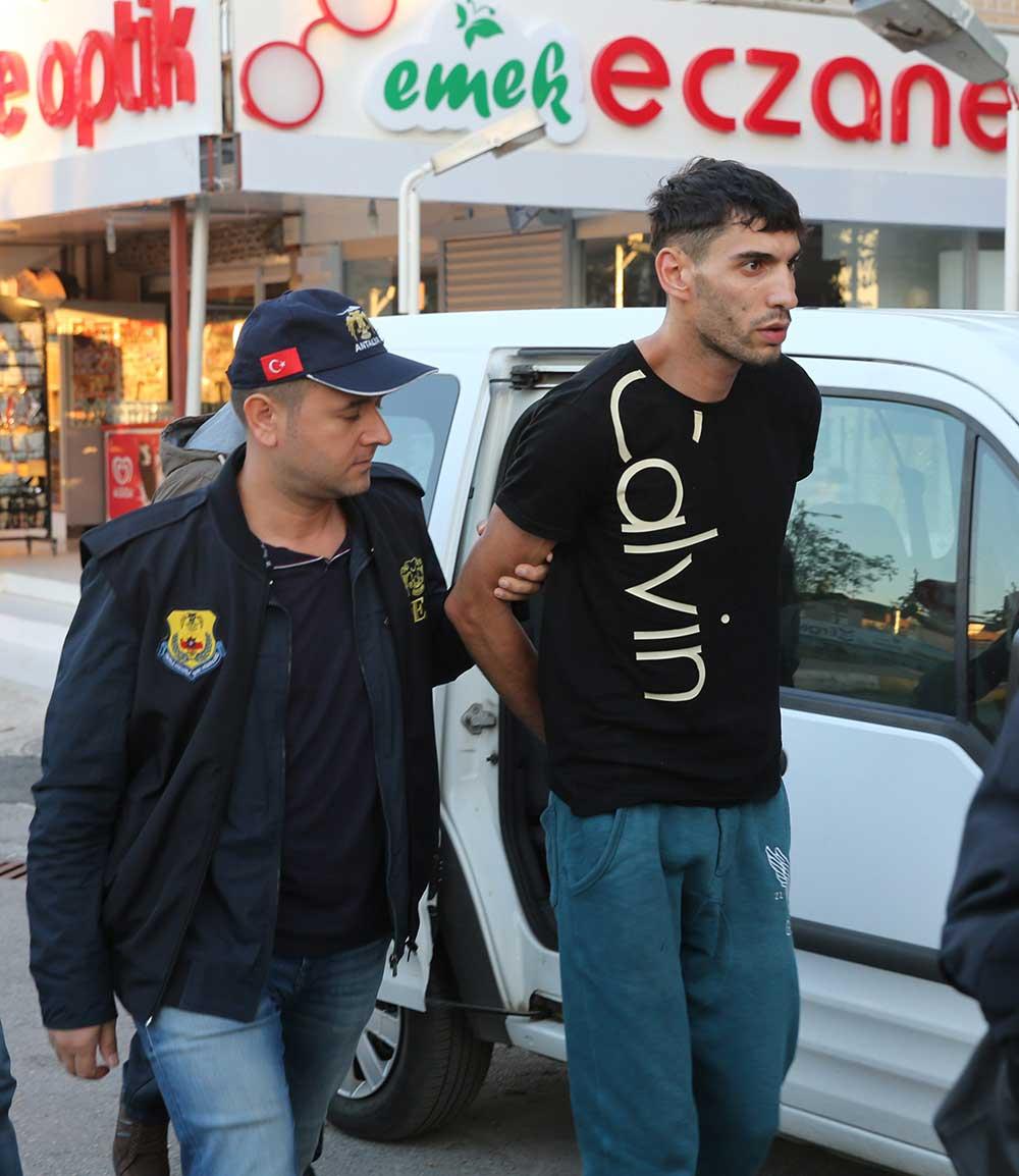 Ahmet Dahmani greps på ett lyxhotell i den turkiska staden Antalya.