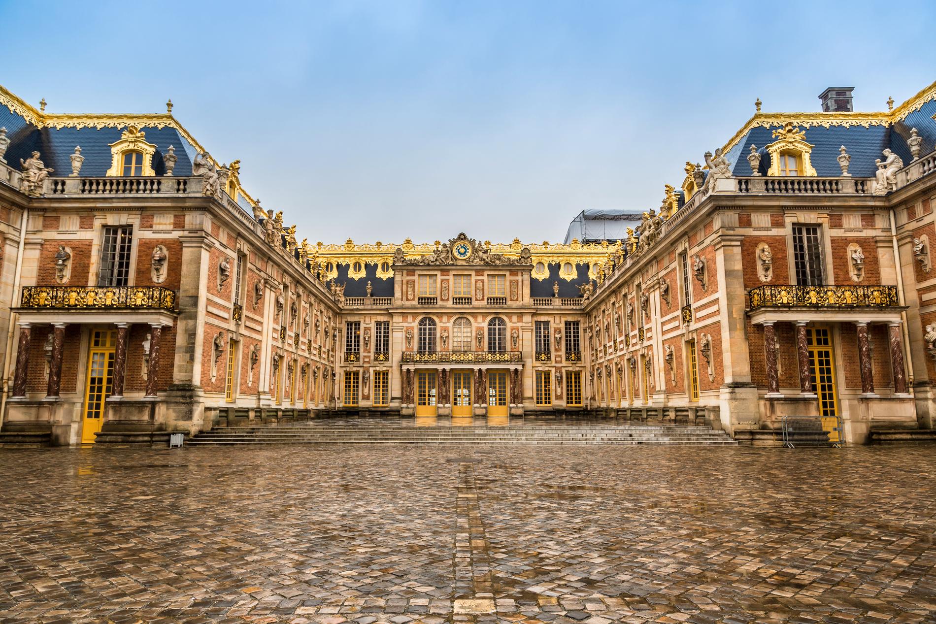 Marie Antoinette och  Ludvig XVI levde på slottet i Versailles under 1700-talet. 