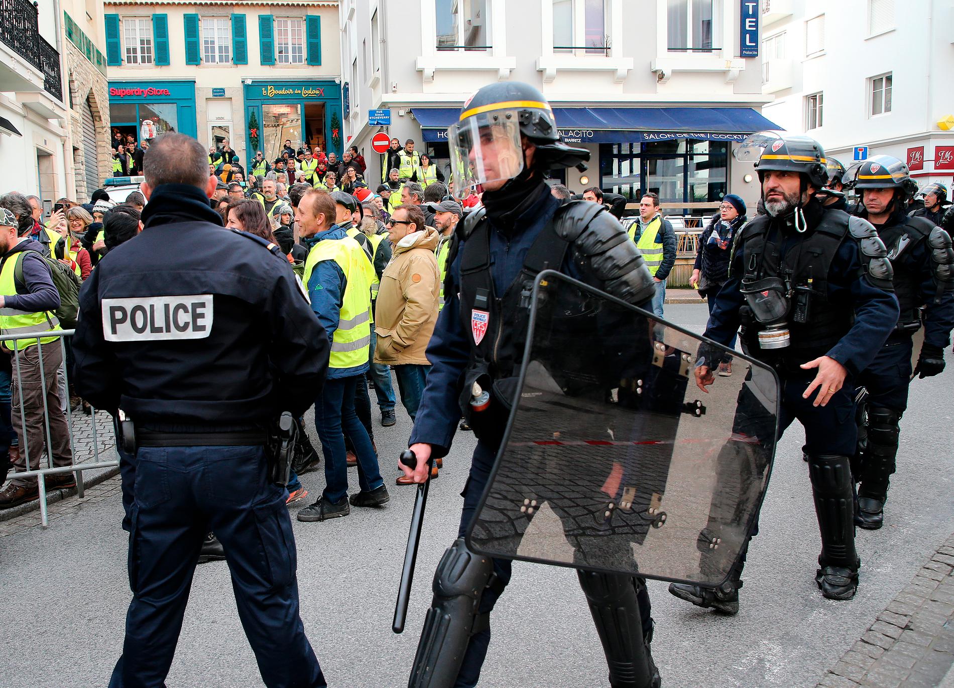 Kravallpolis har de senaste veckorna fått hantera omfattande protester i Frankrike.
