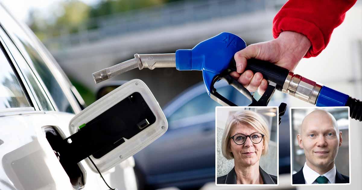 Skatten på bensin och diesel kommer sänkas 2022 så att drivmedlet blir en halv krona billigare per liter vid pump. Sverige är ett land med långa avstånd – mot bakgrund av de höga drivmedelspriserna, som till stor del utgörs av skatter, är det motiverat att underlätta vardagen för de som är beroende av bilen för att få livet att fungera, menar Elisabeth Svantesson och Niklas Wykman, Moderaterna. 
