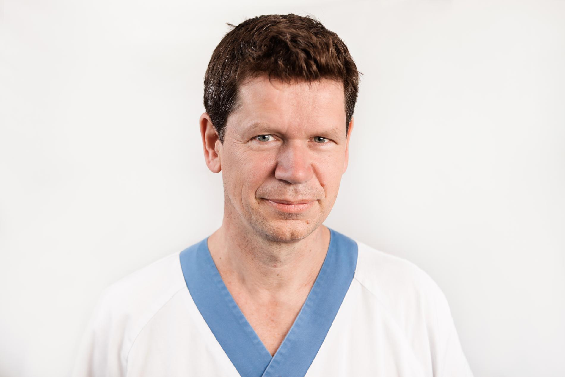 Henrik Lindman, bröstcancerläkare och t.f. verksamhetschef för blod- och tumörsjukdomar på Akademiska sjukhuset i Uppsala.