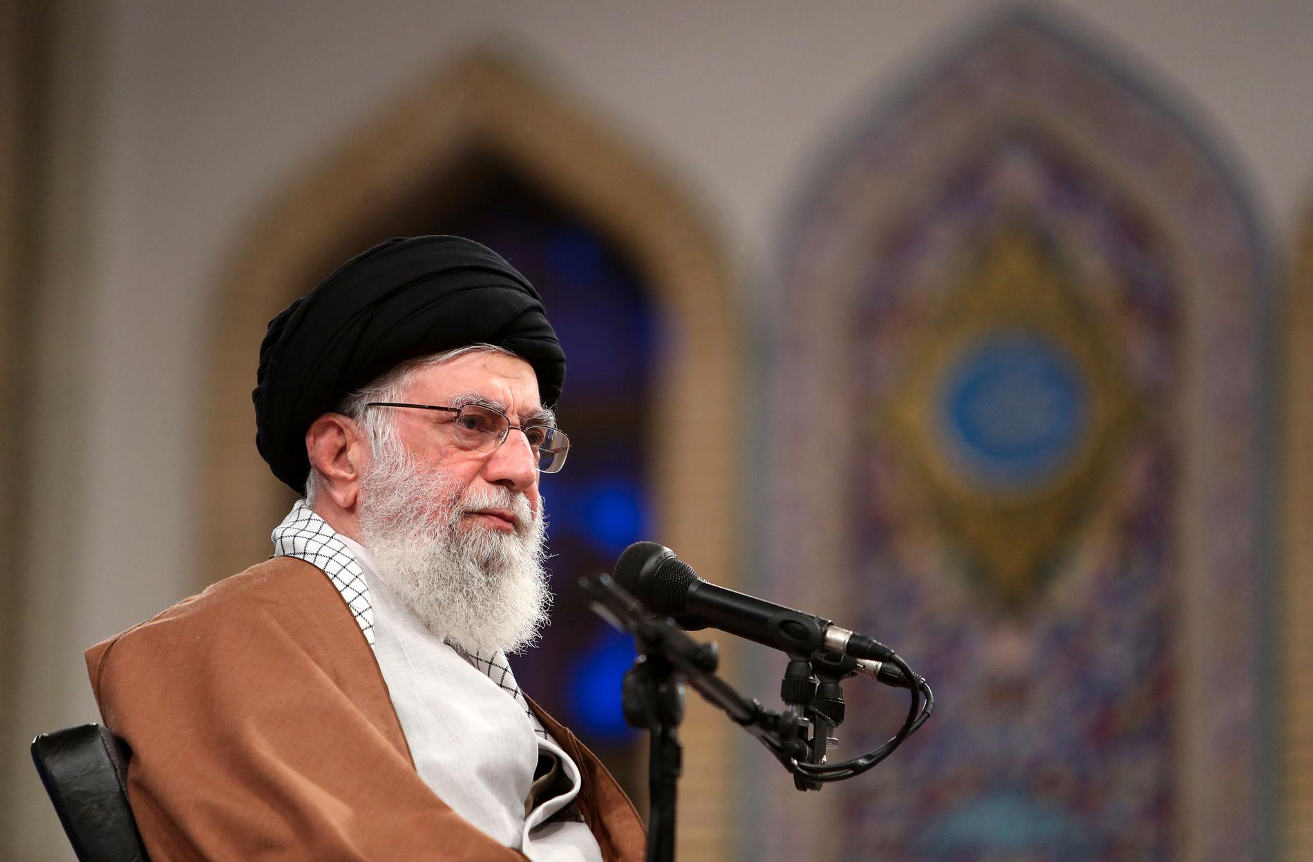 USA riktar nya sanktioner mot Iran, mot flera personer med kopplingar till ayatolla Ali Khamenei.