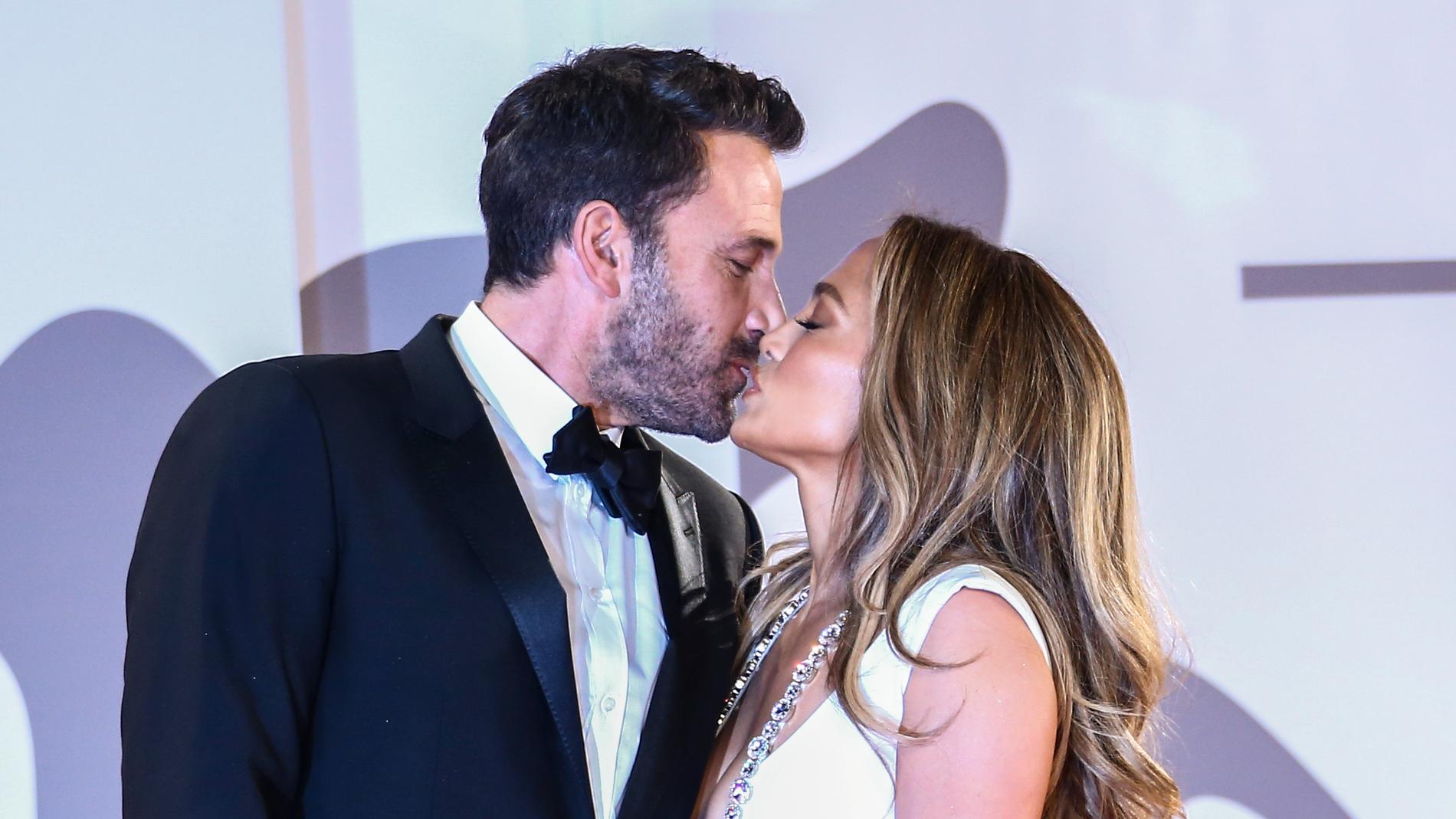 Ben Affleck och Jennifer Lopez visade upp sin kärlek på Venedigs filmfestival 2021.