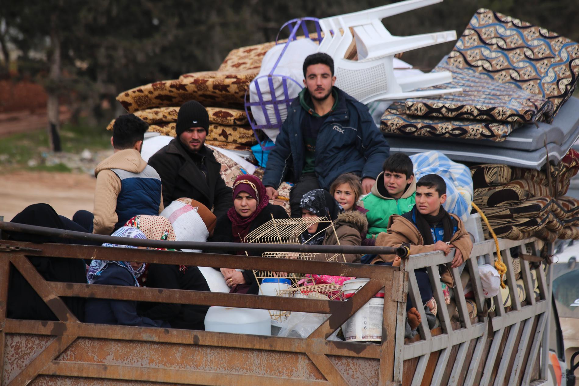 Internflyktingar i staden Hazano i norra Syrien. Arkivbild.