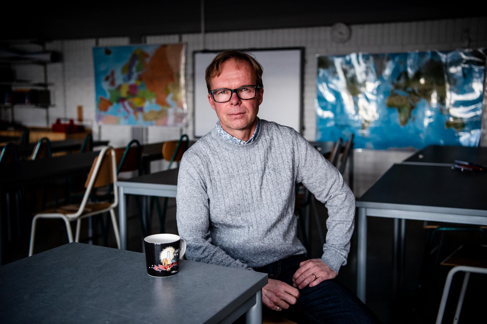 ”Det känns som att snaran dras åt hårdare hela tiden”, säger Högalidskolans rektor Ilkka Tapojärvi.