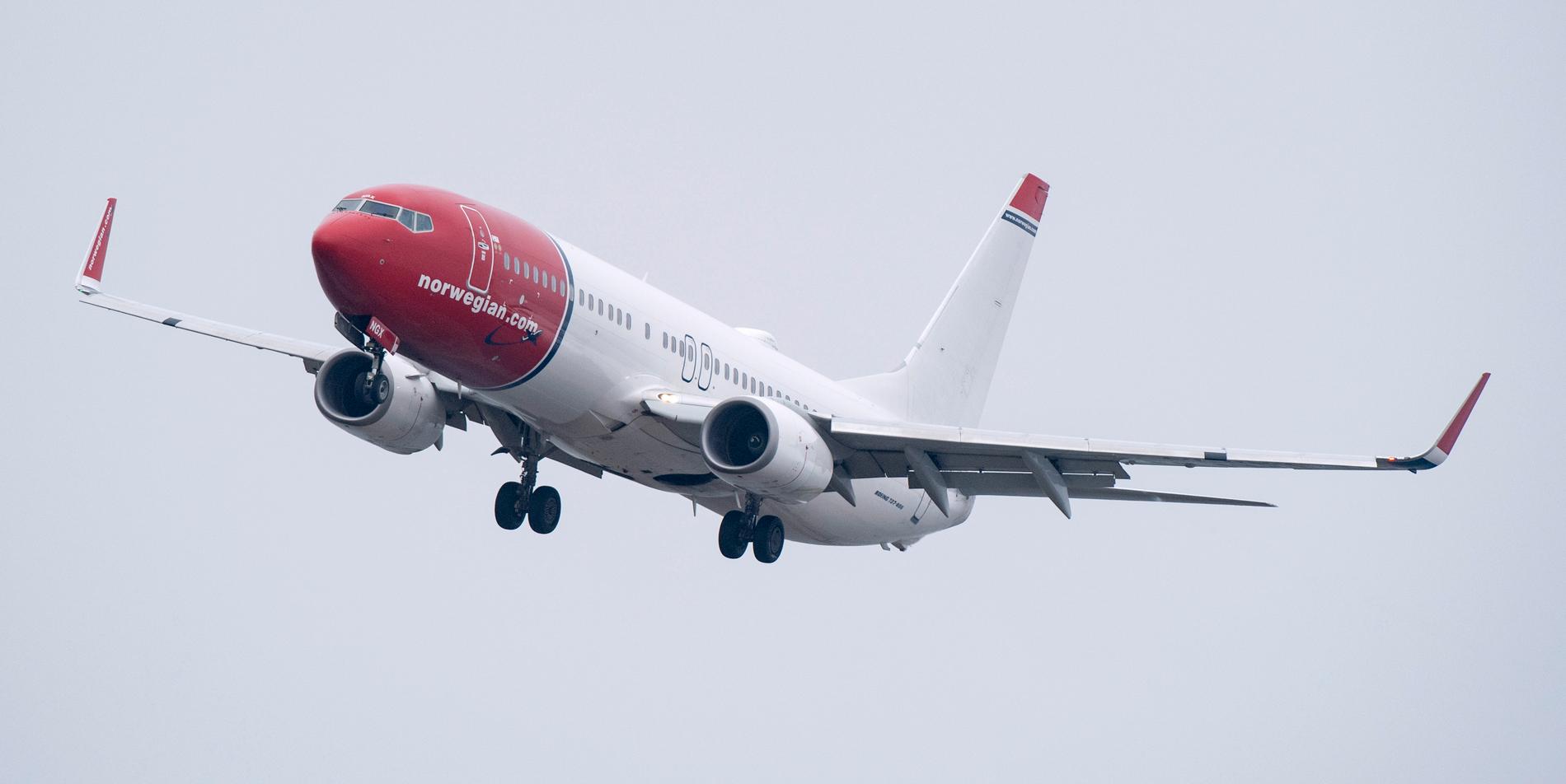 Flygbolaget Norwegian har skärpt sitt regelverk för hur de anställda ska se ut på jobbet.
