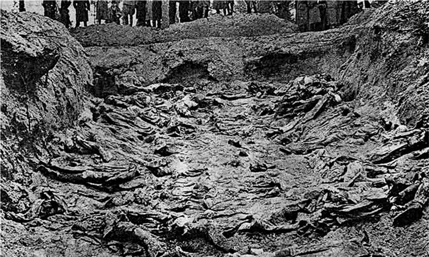 En massgrav i Katyn där cirka 20 000 avrättades.