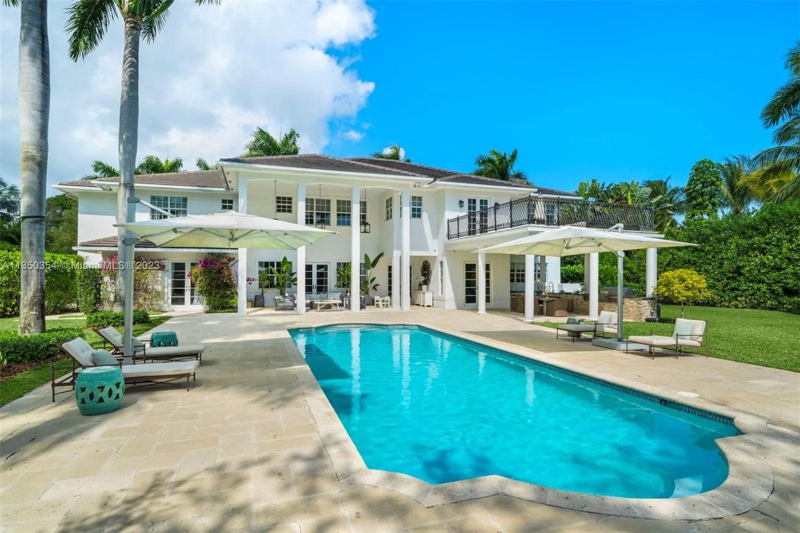 La familia vende la villa en Florida.