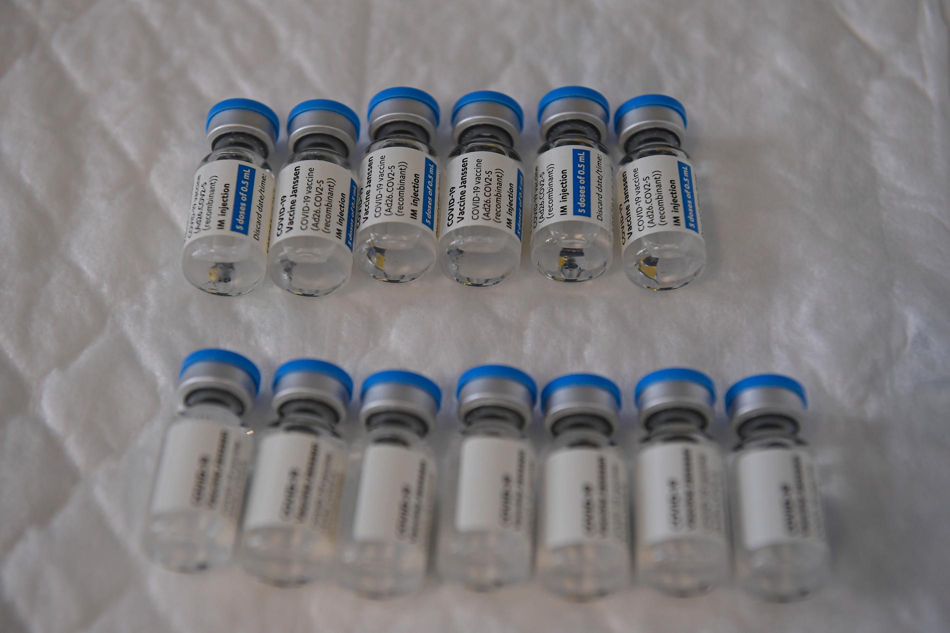 Doser av Janssen-vaccinet, fotograferade i Spanien.