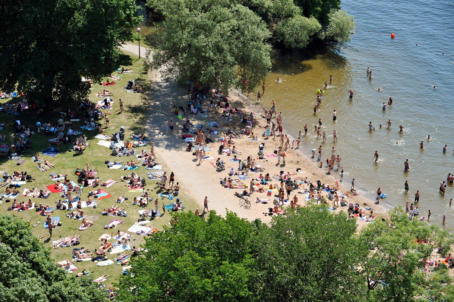 Välbesökta Smedsuddsbadet är ett av de populäraste badplatserna i Stockholms innerstad. Arkivbild.