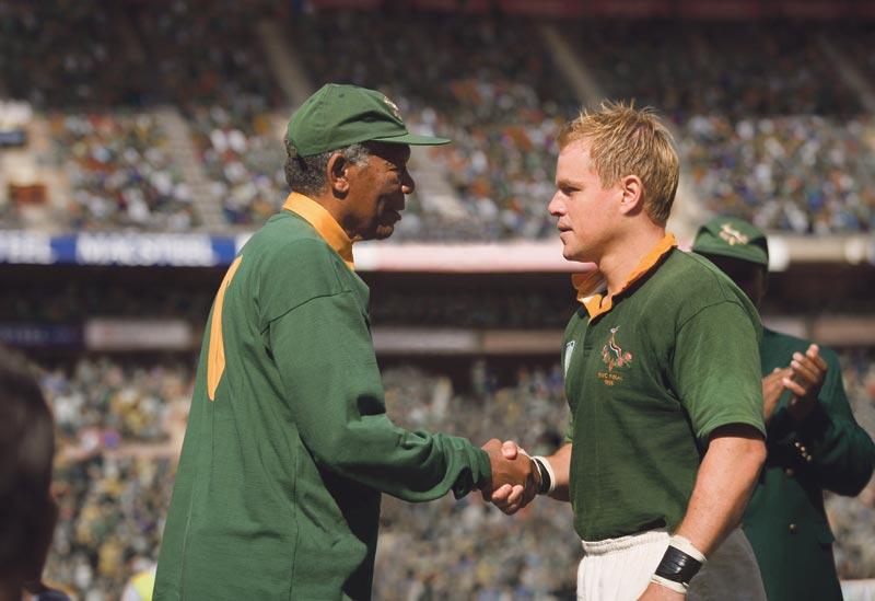 Mandela (Freeman) åstadkommer förändringar med sportens hjälp.
