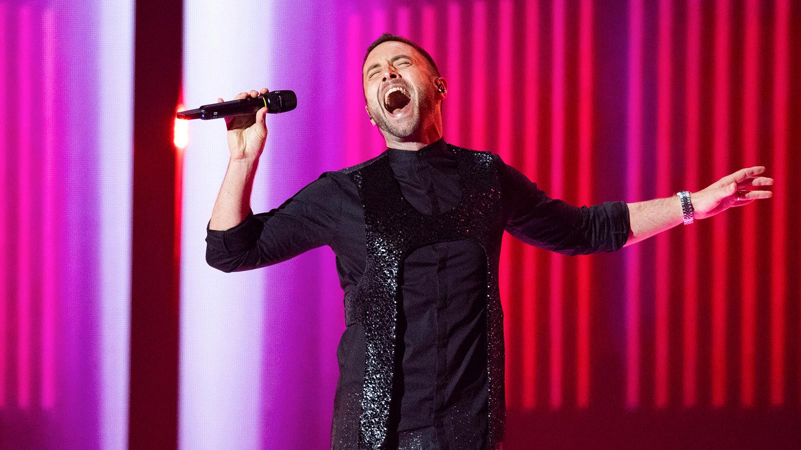 Måns Zelmerlöw gör en mellanakt i Eurovision-finalen i Tel Aviv.