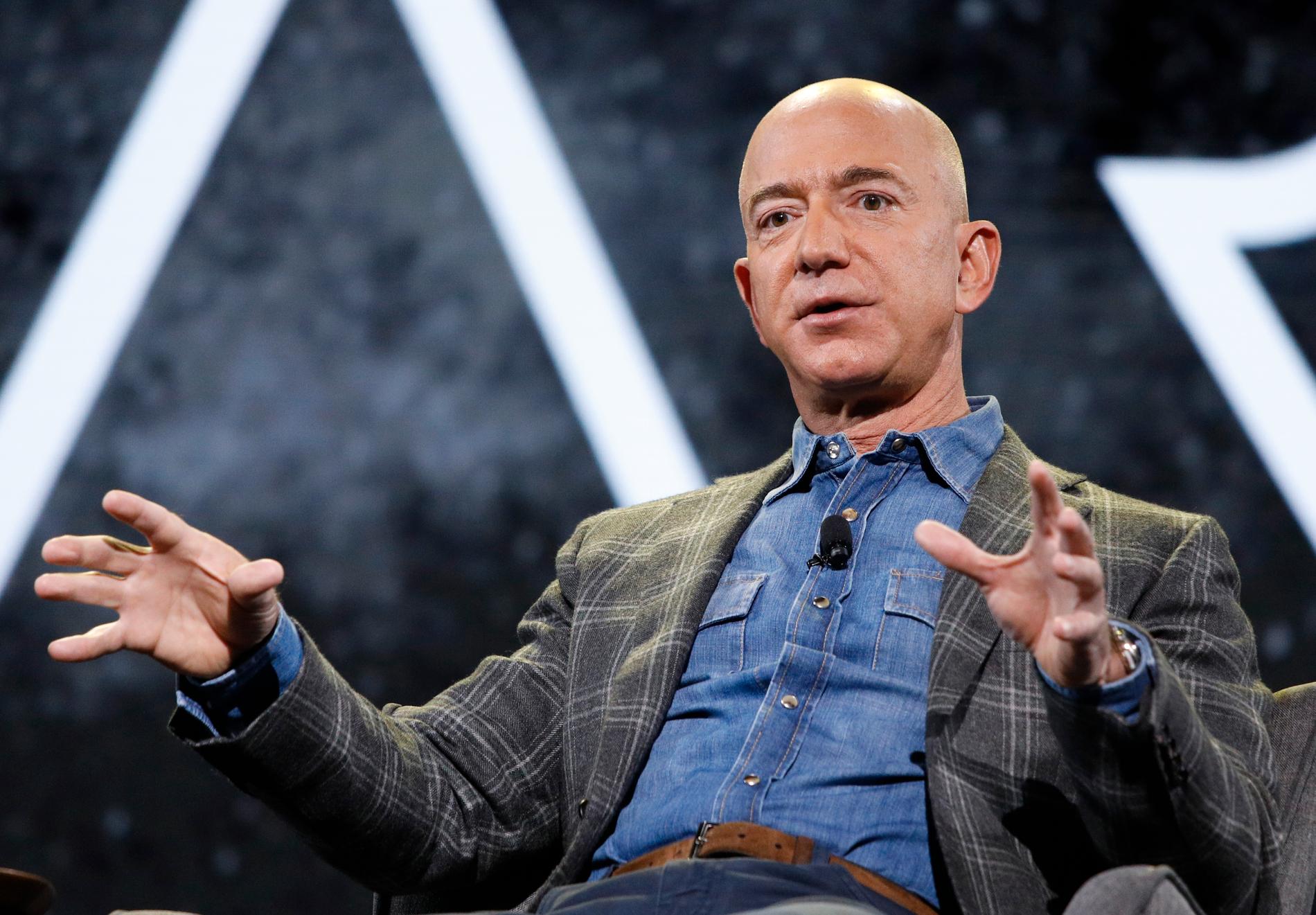Amazons Jeff Bezos talar inför sina medarbetare, i Las Vegas den 6 juni 2019.
