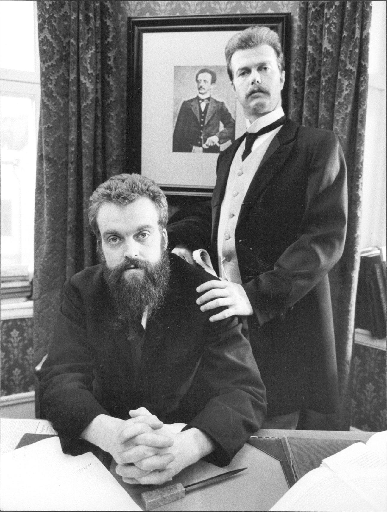 Pierre Dahlander (till vänster), skådespelare Sverige som "August Palm" och Göran Stangertz, skådespelare som "Hjalmar Branting".