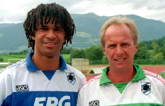 Därefter var det dags för en fem år lång och framgångsrik period i Sampdoria. På bilden poserar Svennis med Ruud Gullit.