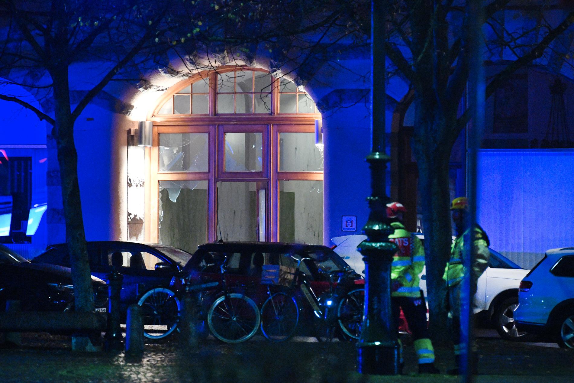 En dörr skadades vid en explosion vid Drottningtorget i Malmö på fredagskvällen.