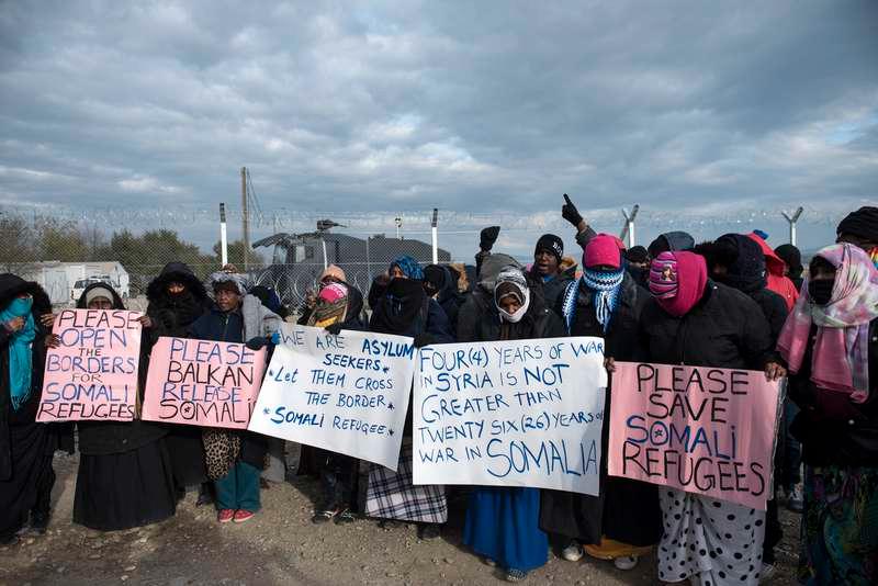 Somaliska flyktingar på gränsen mellan Grekland och Makedonien.