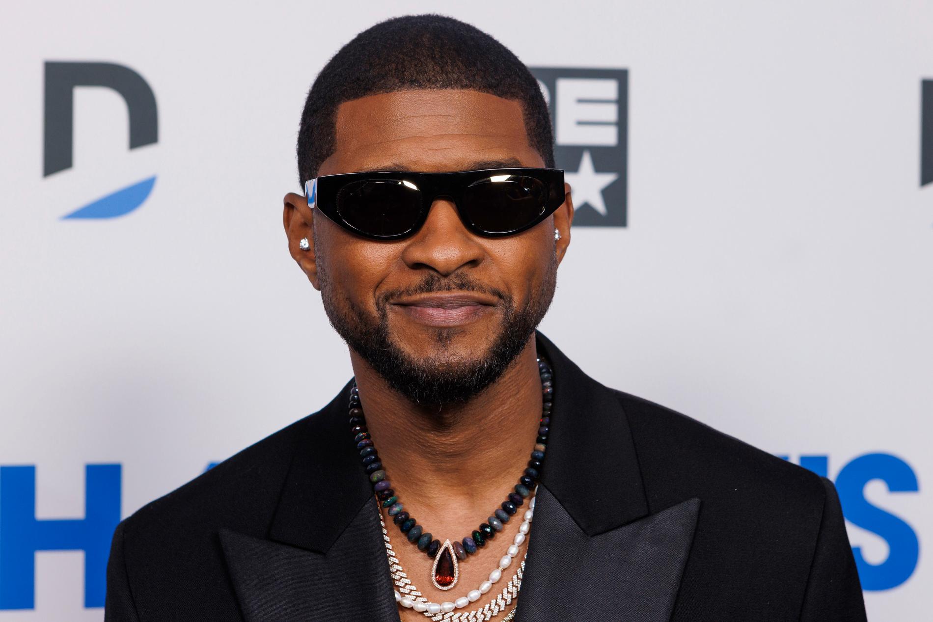 Usher spelar på Super Bowl. Arkivbild.