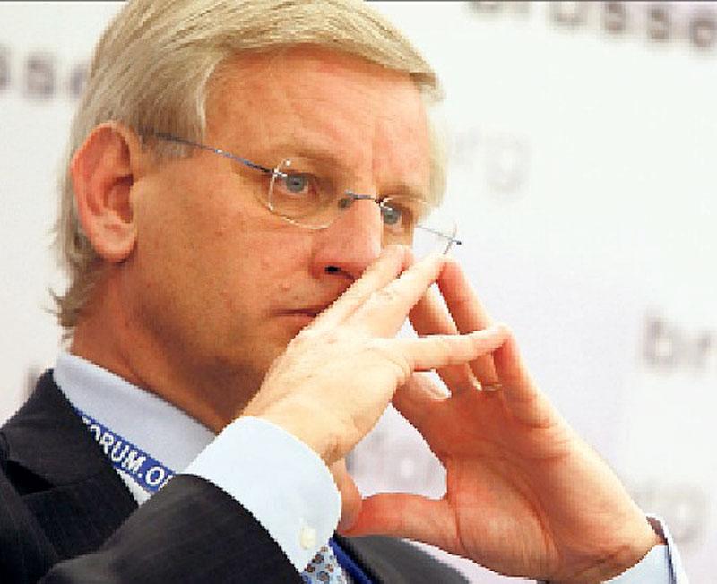 Oljeimperiet Lundin Oil utreds för folkrättsbrott, delaktighet i massmord och folkdeportationer i södra Sudan 1997–2003, år då Carl Bildt satt i Lundin Oils styrelse.