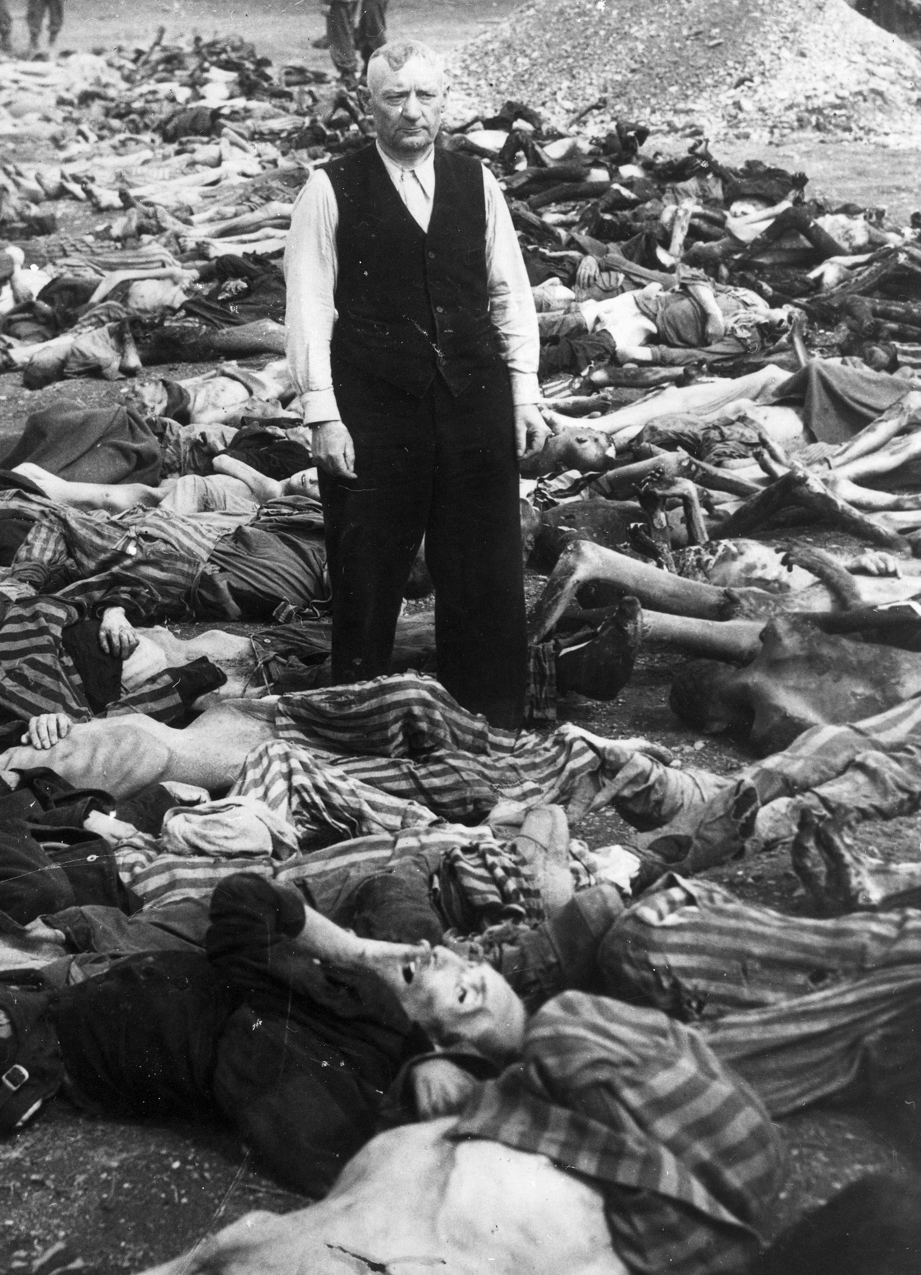 Efter Hitlers maktövertagande 1933 började man systematiskt förfölja judarna i Tyskland. På Wannseekonferensen 1942 beslutade man om 'den slutglitiga lösningen på judefrågan', de skulle utrotas. Antalet offer för Förintelsen uppskattas till omkring 6 miljoner. De flesta gasades ihjäl och kremerades i koncentrationsläger. Januari 1944.