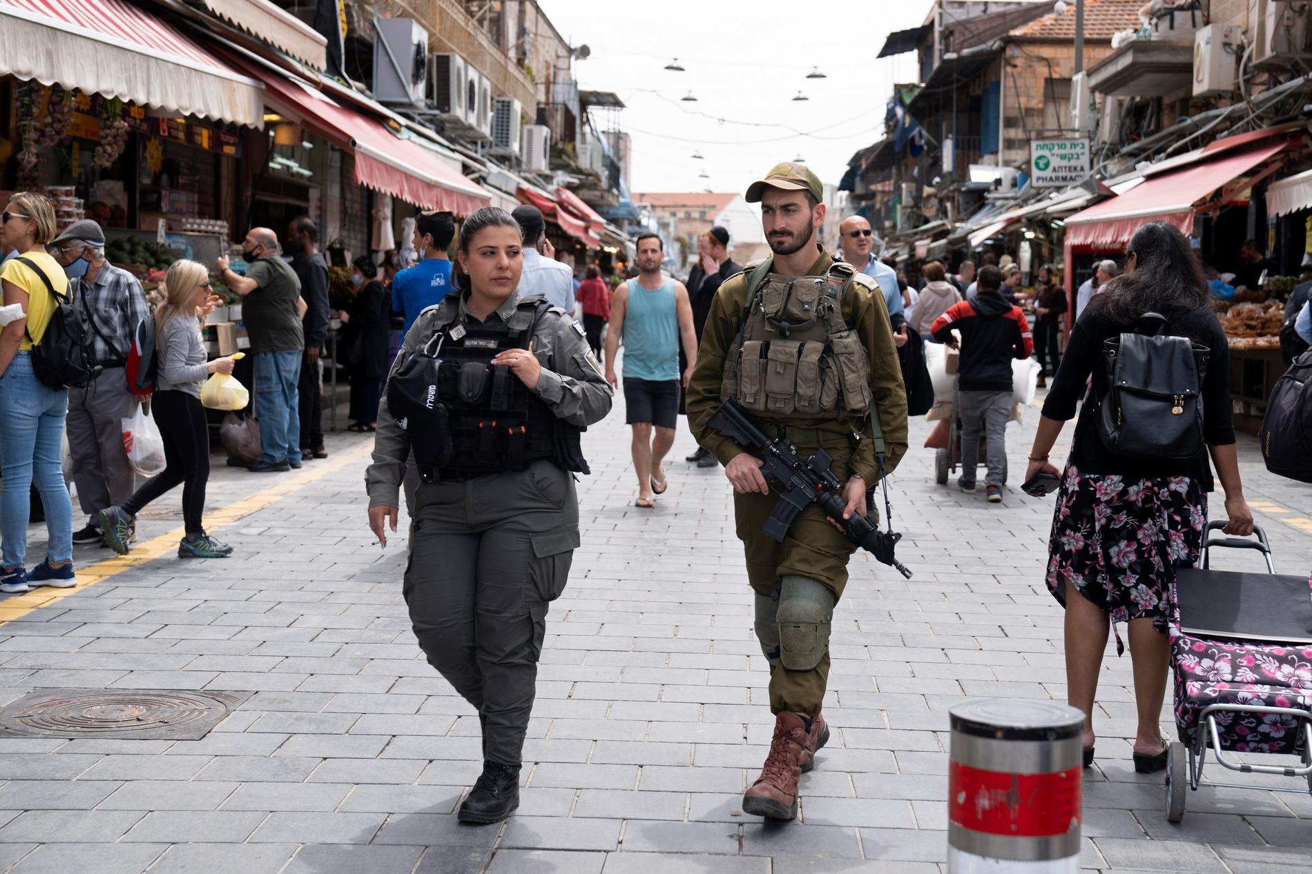Israelisk gränspolis och militär patrullerar Jerusalem. Arkivbild.