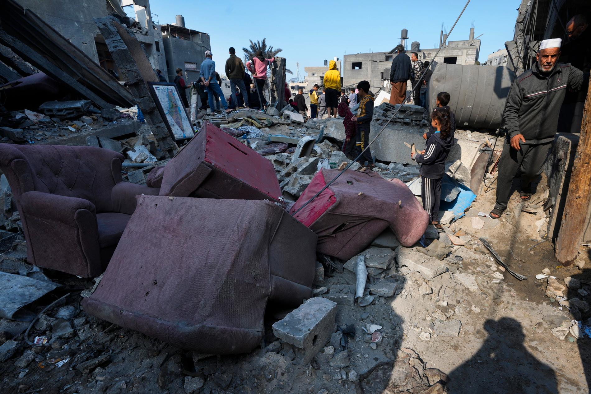 Förödelse efter israeliska bombningar mot flyktinglägret Nuseirat i Gaza. 
