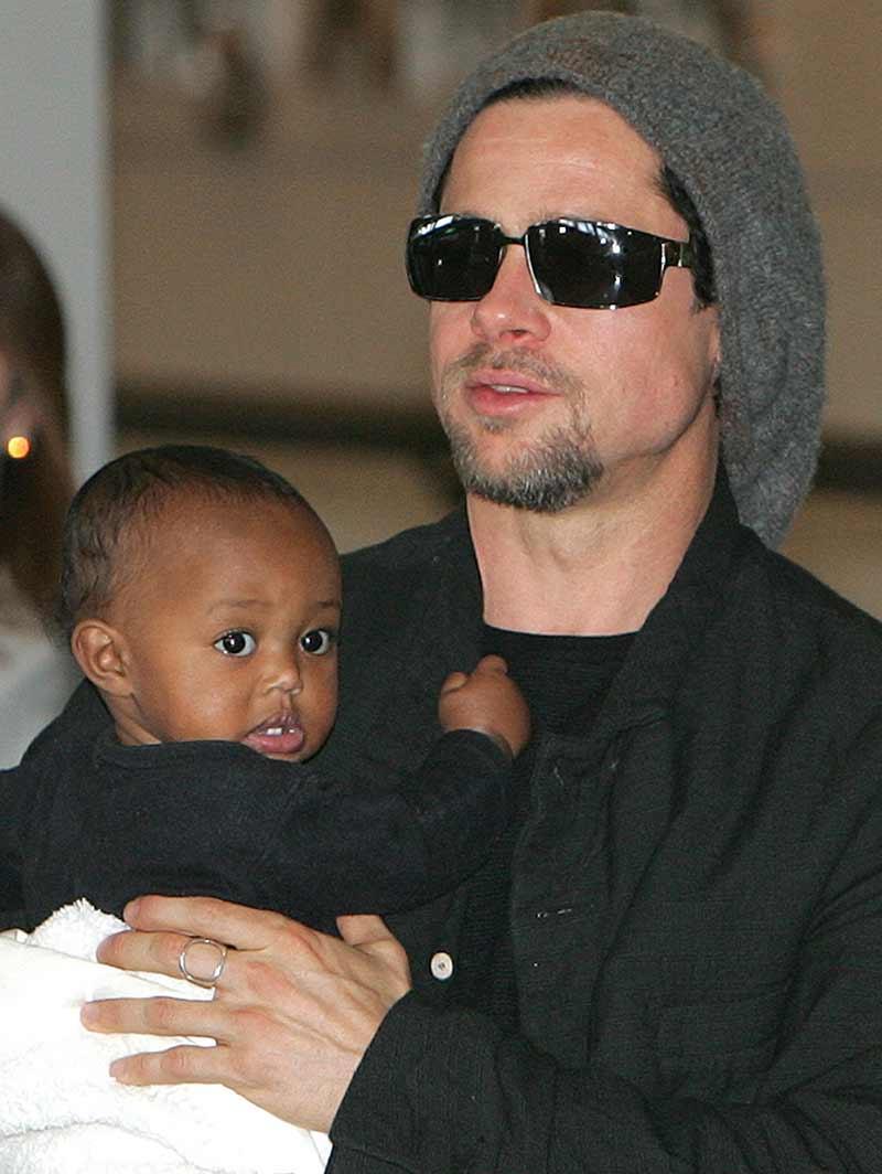 Brad Pitt med hans och Angelina Jolie's dotter Zahara.