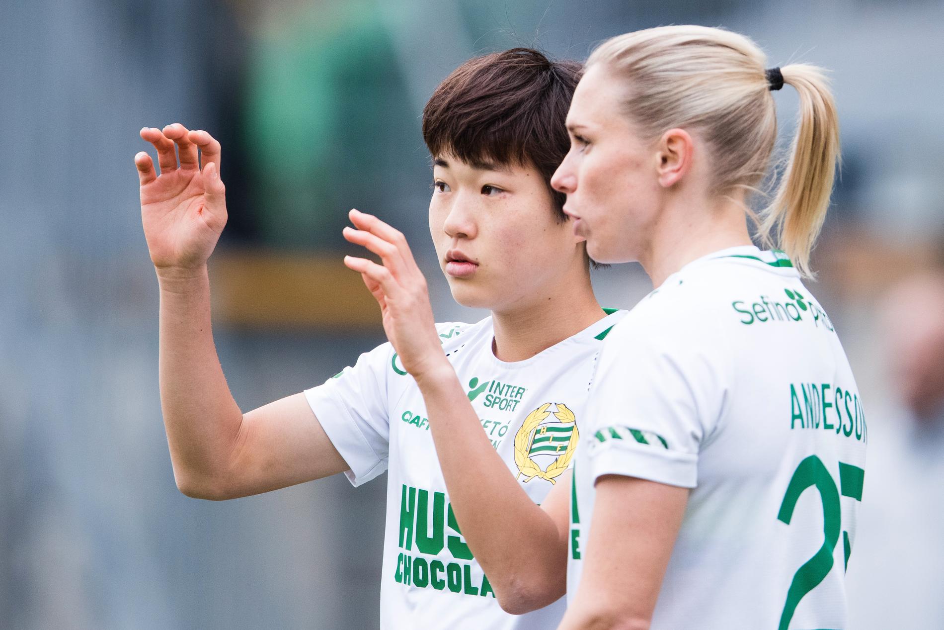Maika Hamano och Jonna Andersson under semifinalen i Svenska Cupen mellan Hammarby och Piteå den 19 mars.