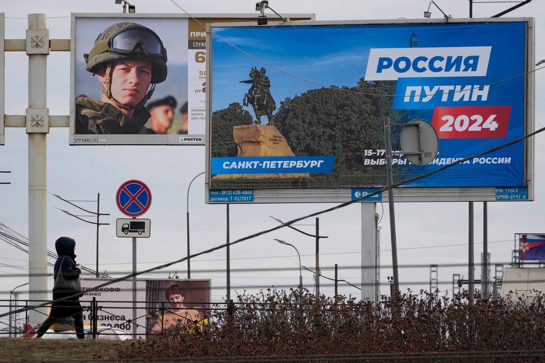 ”Ryssland Putin 2024” står på en valaffisch i Sankt Petersburg. 