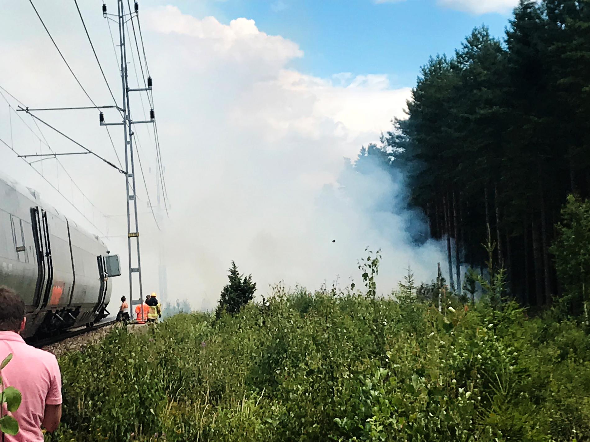 Brand i Laxå som innebär totalstopp i tågtrafiken på sträckan.