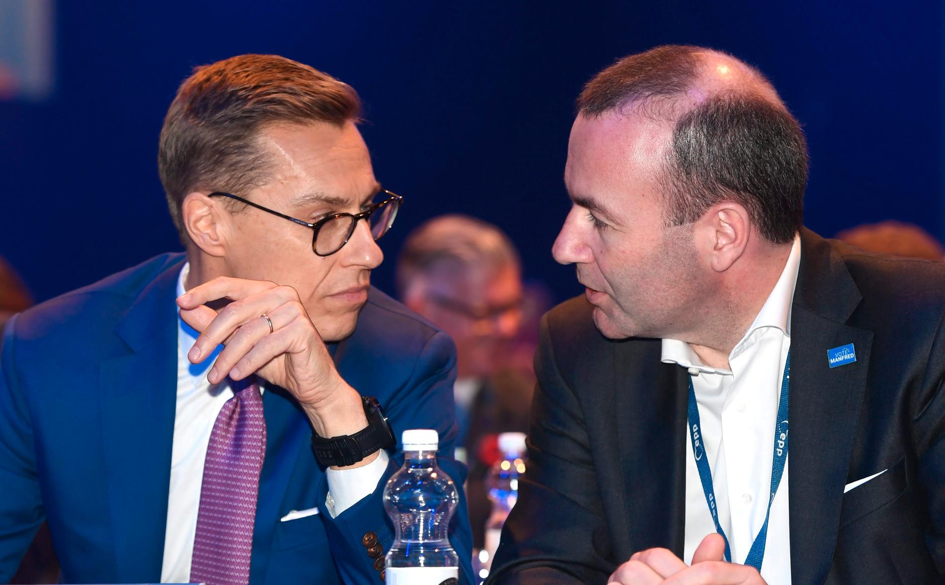 Alexander Stubb (till vänster) och Manfred Weber kämpar om att bli kristdemokratiskt konservativa EPP:s toppkandidat i nästa års EU-val.