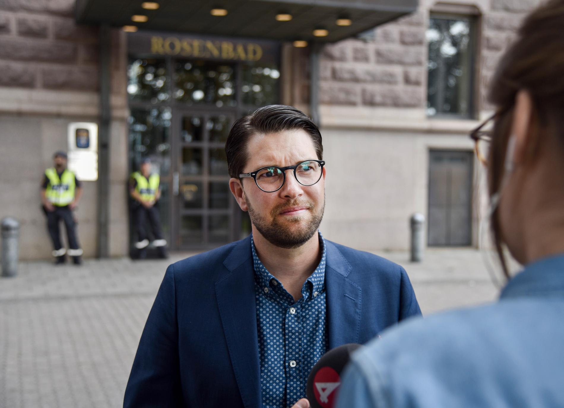 Jimmie Åkesson, Sverigedemokraternas partiledare, utanför Rosenbad. 