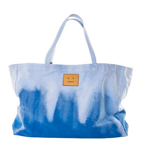 Lekfull väska från Acne som personifierar trenden oversized. 