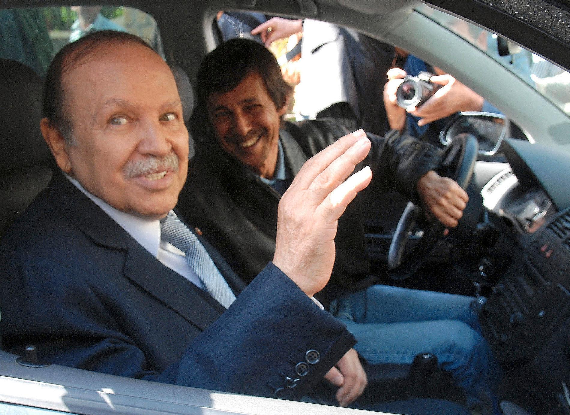 Algeriets dåvarande president Abdelaziz Bouteflika och hans bror Saïd i Alger 2009.