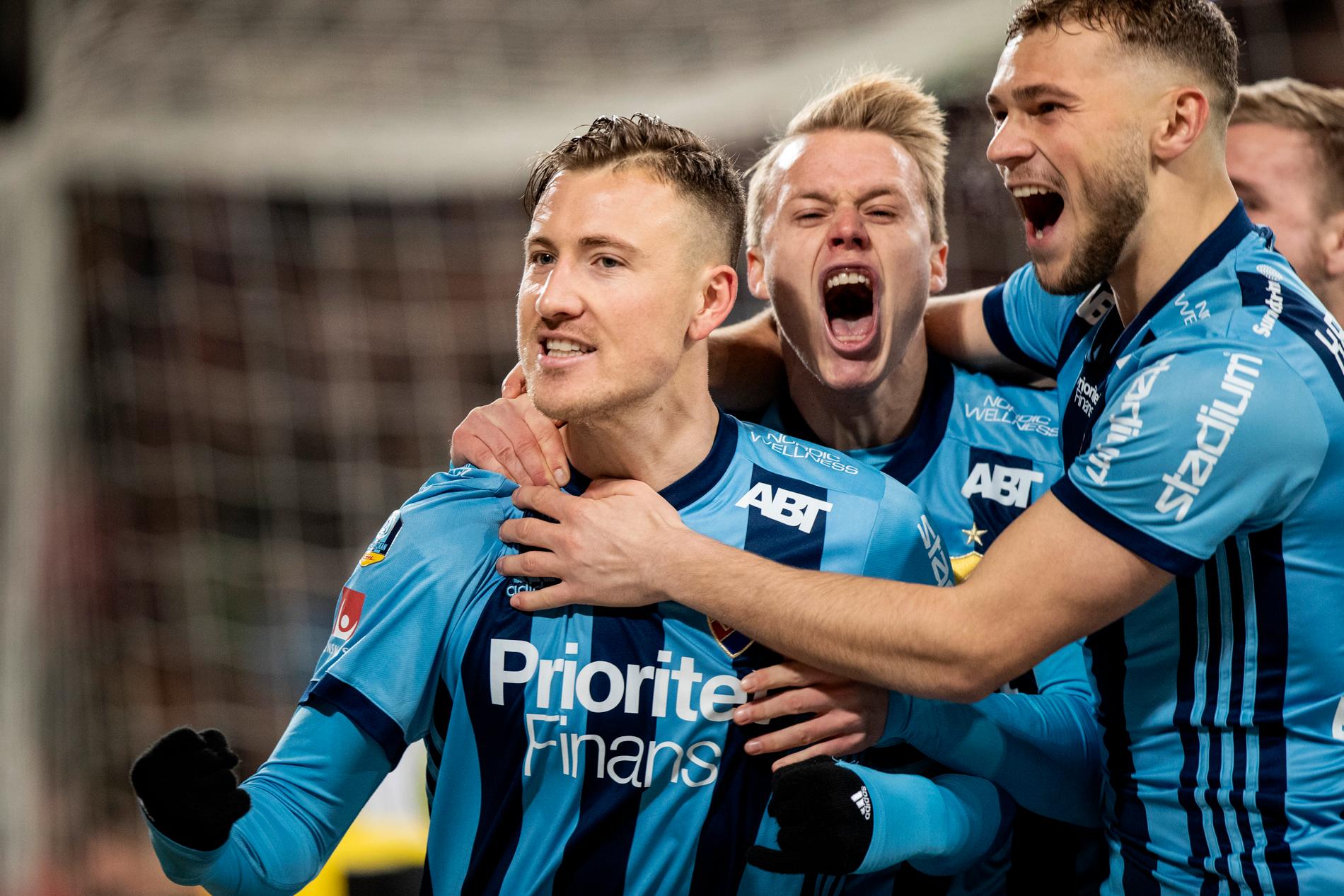 Djurgårdens norske mittfältare Fredrik Ulvestad, vänster, har inte spelat en A-landskamp på fem år.