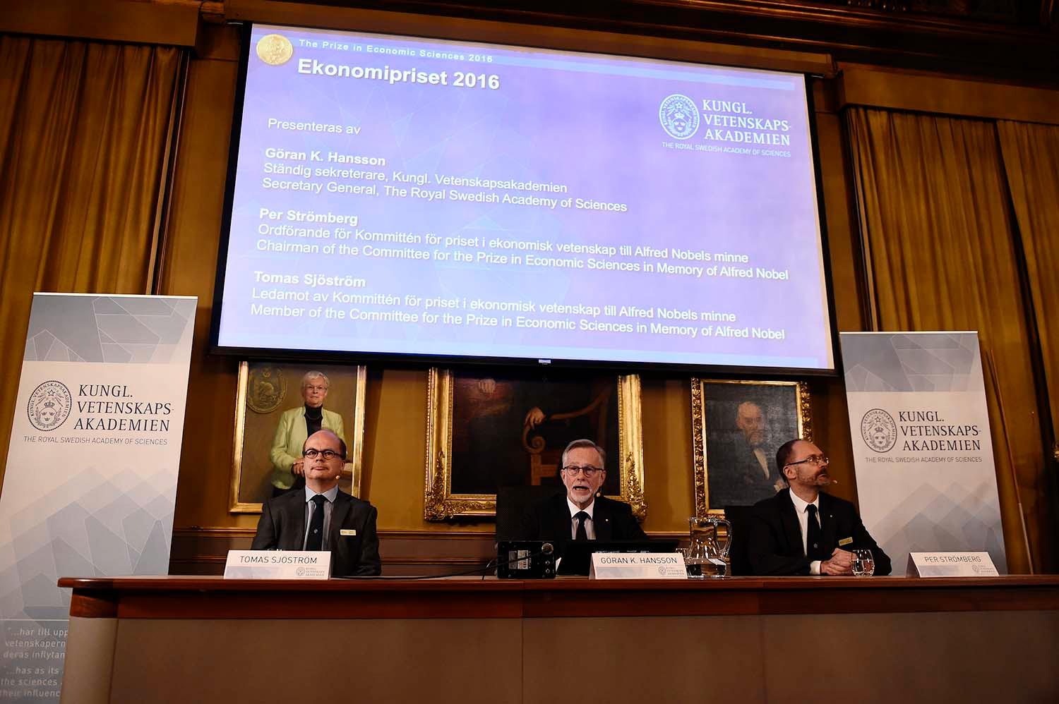 Oliver Hart och Bengt Holmström får årets ekonomipris till Alfred Nobels minne.