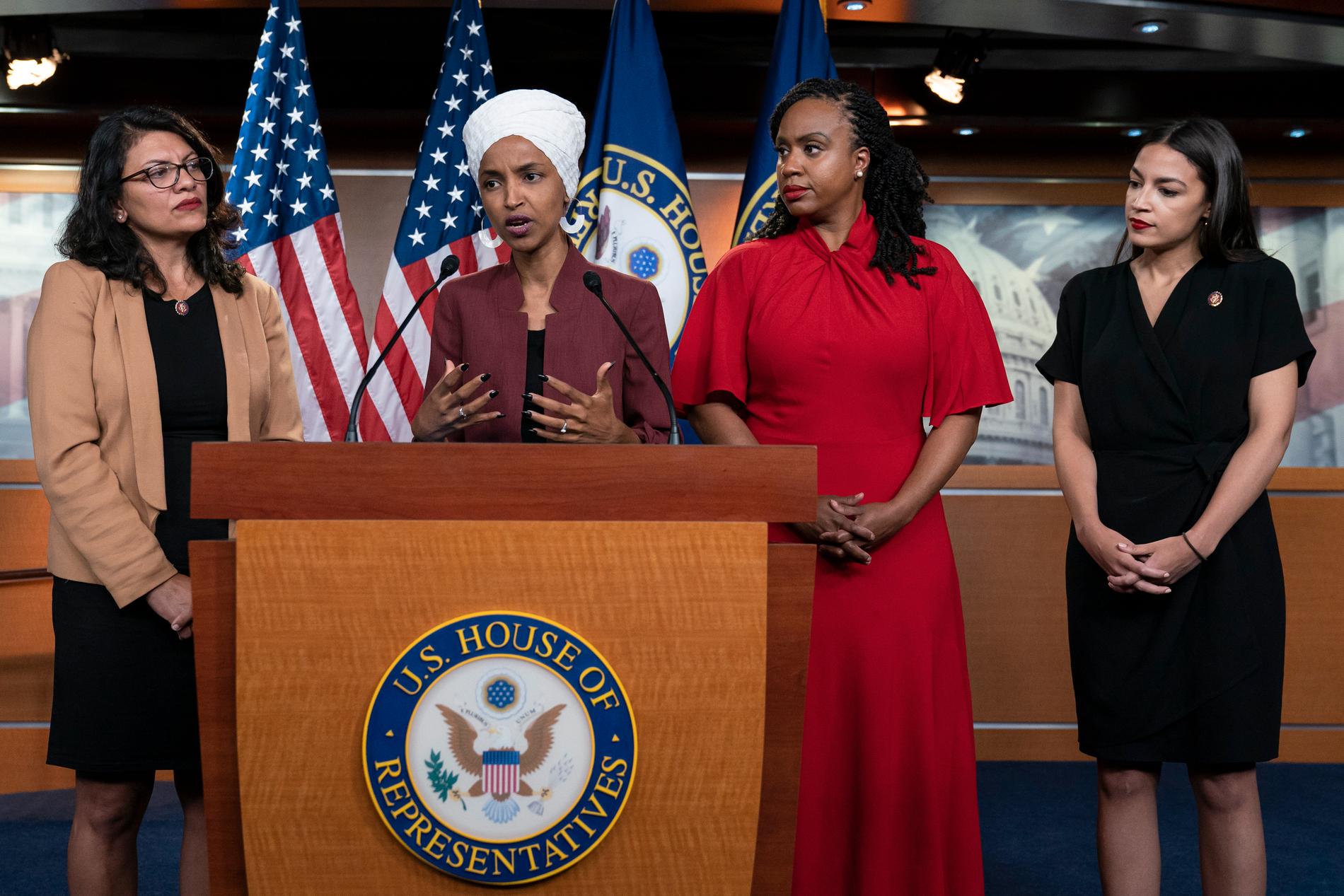 De fyra kvinnorna som rasismbråket i USA gäller. Från vänster Rashida Tlaib, Ilhan Omar, Ayanna Pressley och Alexandria Ocasio-Cortez.