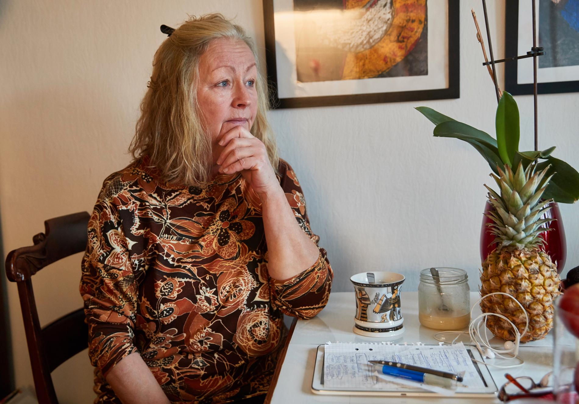 Oron är stor hos farmor Mona Schultz efter att hennes sons lägenhet blev skadad vid en sprängning i Malmö. I lägenheten låg hennes barnbarn och sov.